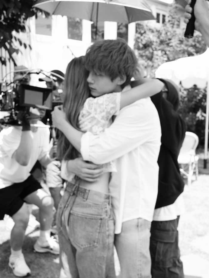 LISA опубликовала закулисные фото и видео со съемок клипа «Dream»