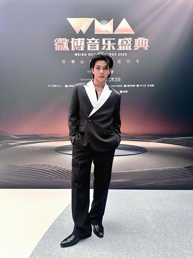 Тайский певец «SAMUI» получил награду новичок года на «Weibo Music Awa